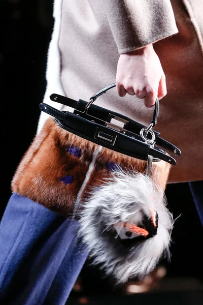 Look 60